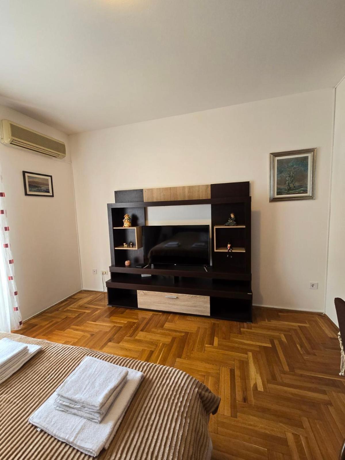Laki Apartment 포드고리차 외부 사진